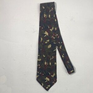 Elegant Floral Tie in Green and Red